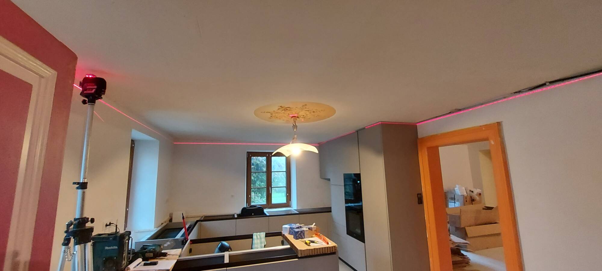 DÉCOUVREZ NOTRE DERNIÈRE RÉALISATION EN PLAFOND TENDU À CHAUD POUR UNE CUISINE A FAVEROIS Riedisheim 0