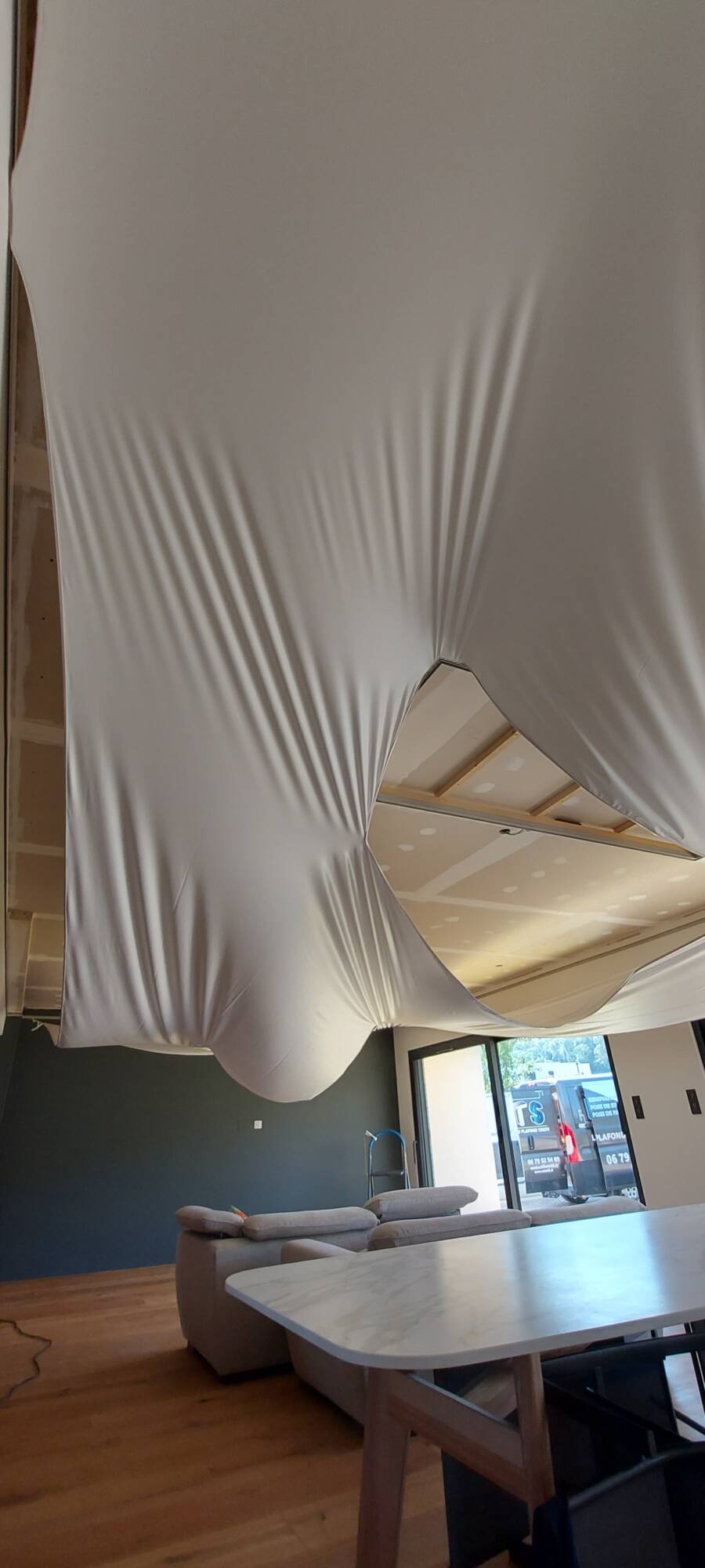 Quelles sont les différences entre un plafond tendu à chaud et un plafond tendu à froid ? Wittenheim